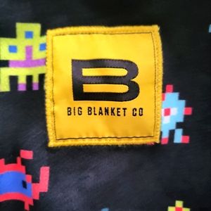 Big blanket co- retro raiders blanket